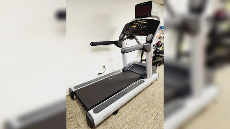 [TO RENT] Life Fitness CLST Treadmill [RENTAL]. Only 997/month + VAT